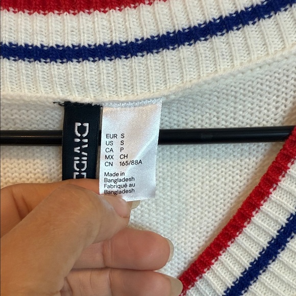 H&M Cream V-Neck Sweater with Red and Blue Trim - Picture 3 of 12